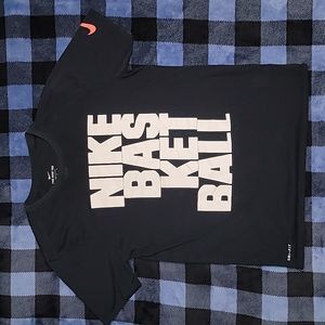 Nike. Dri-fit. Athletic Cut. Nike Basketball. Short-sleeve. Men's size Large